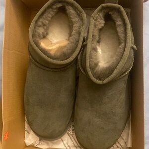 Ugg Forest Green